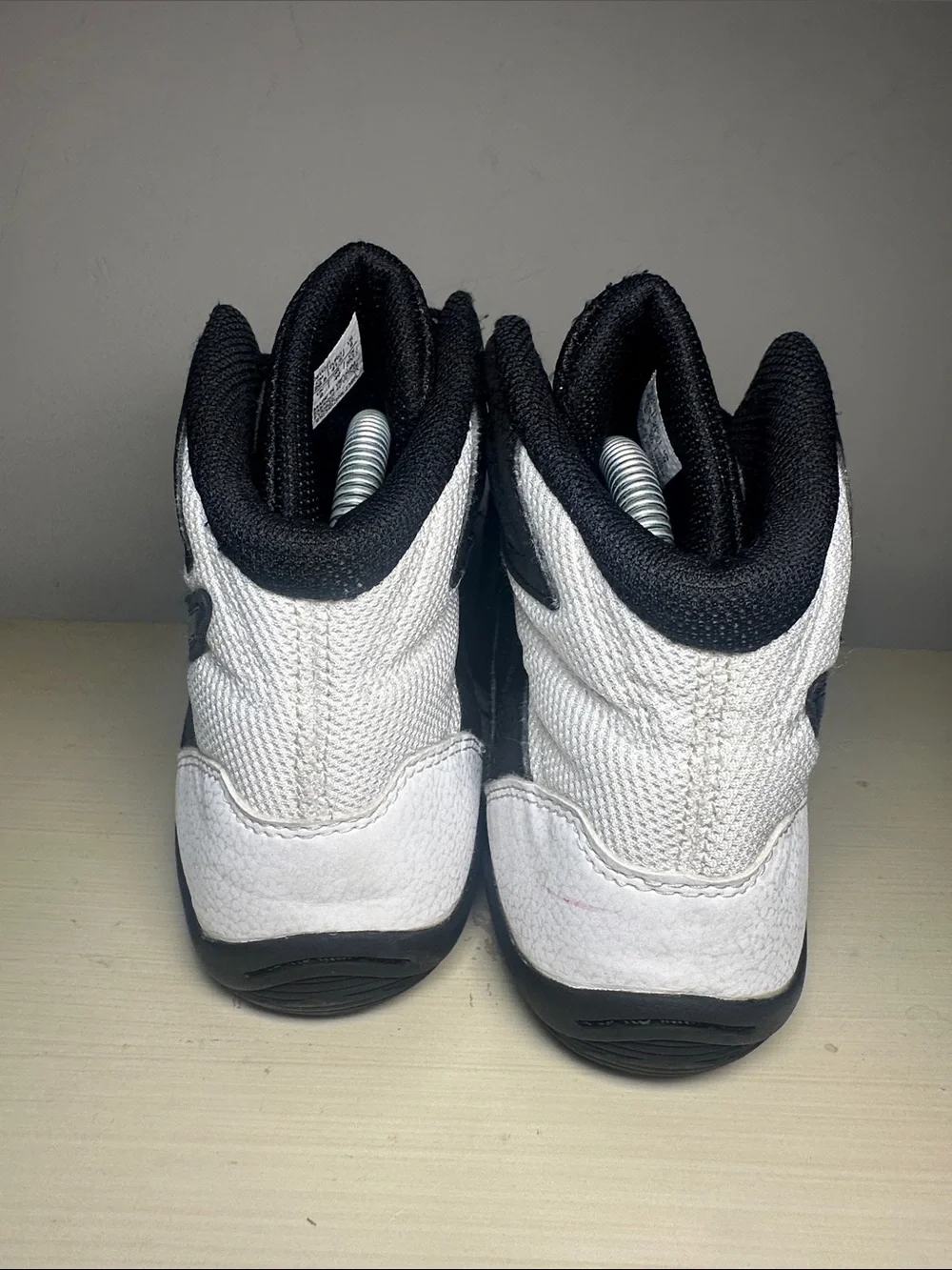 ASICS Matflex 6 Black and silver White High-Top Wrestling Sneakers